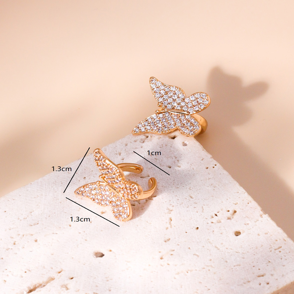 Fashion Butterfly Copper Ear Clips Gold Plated Zircon Copper Earrings 1 Pair display picture 1