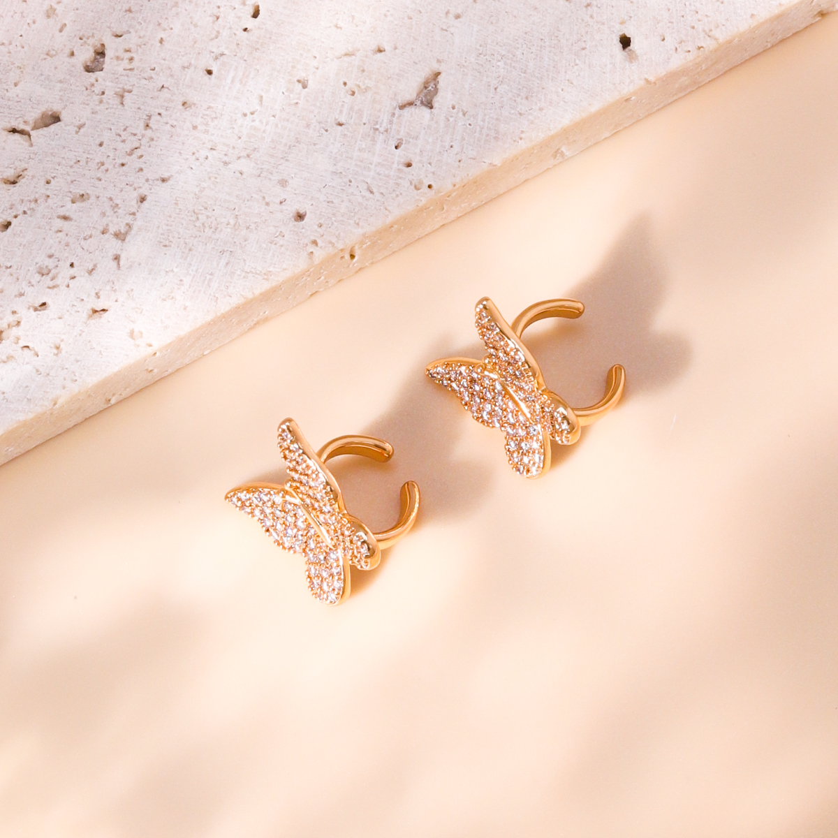 Fashion Butterfly Copper Ear Clips Gold Plated Zircon Copper Earrings 1 Pair display picture 5