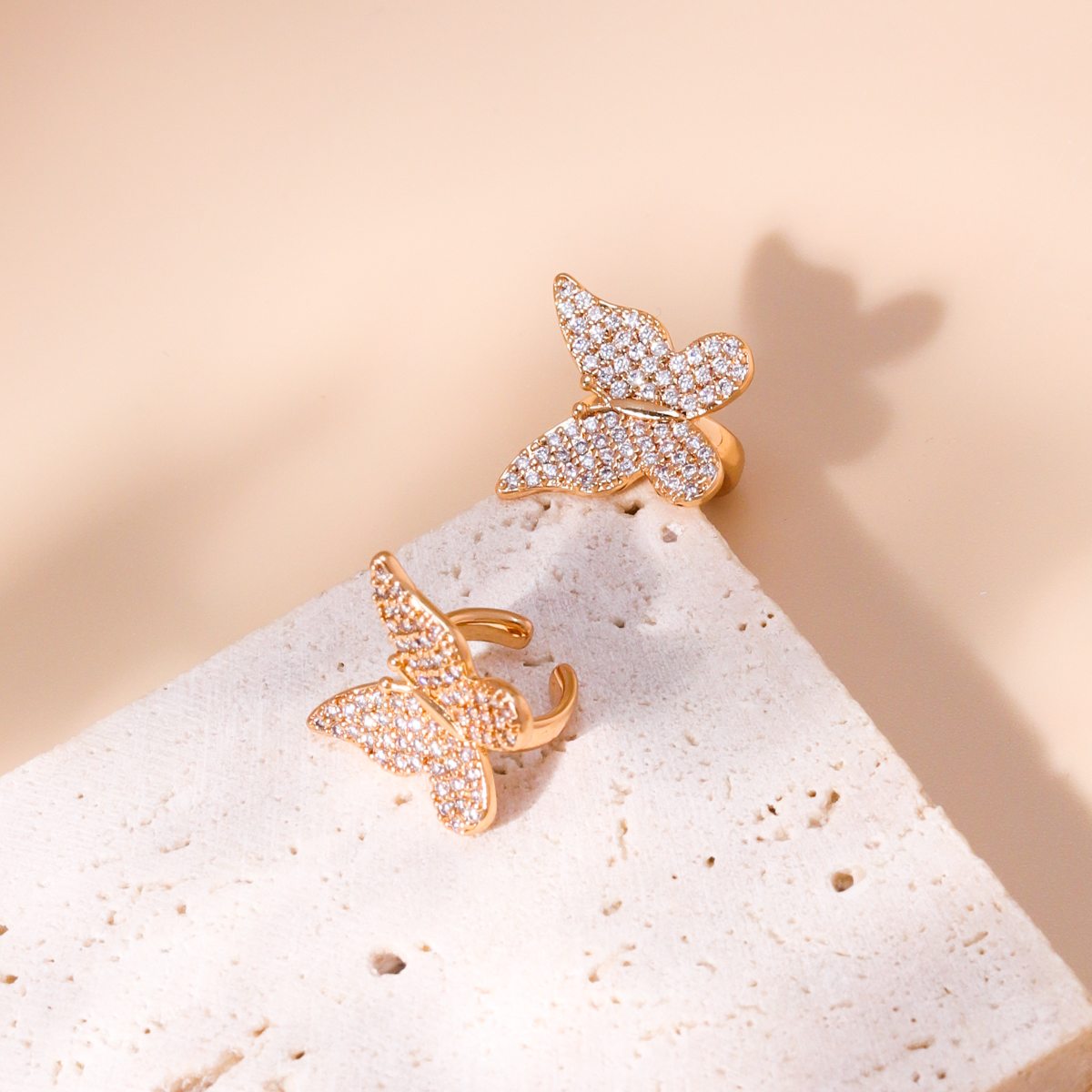 Fashion Butterfly Copper Ear Clips Gold Plated Zircon Copper Earrings 1 Pair display picture 4