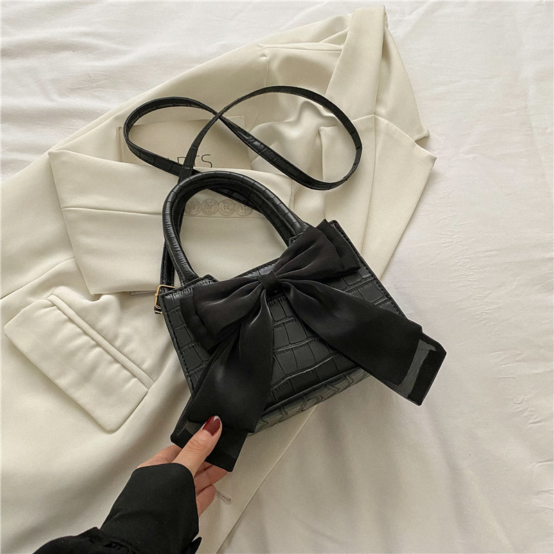 Women's Pu Leather Solid Color Bow Knot Basic Square Zipper Handbag display picture 6