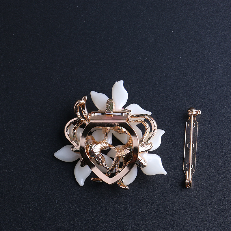 French Style Flower Alloy Plating Inlay Artificial Rhinestones Brooches 1 Piece display picture 3
