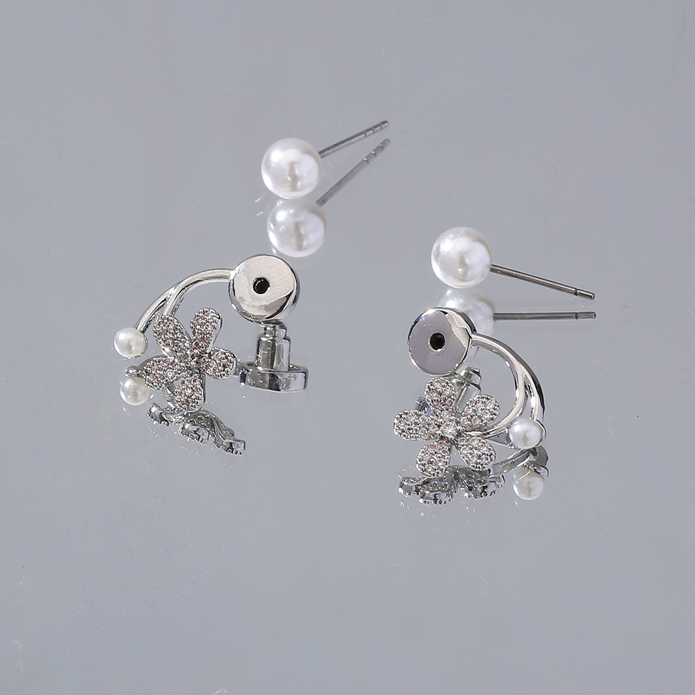 Sweet Flower Copper Zircon Ear Studs 1 Pair display picture 1