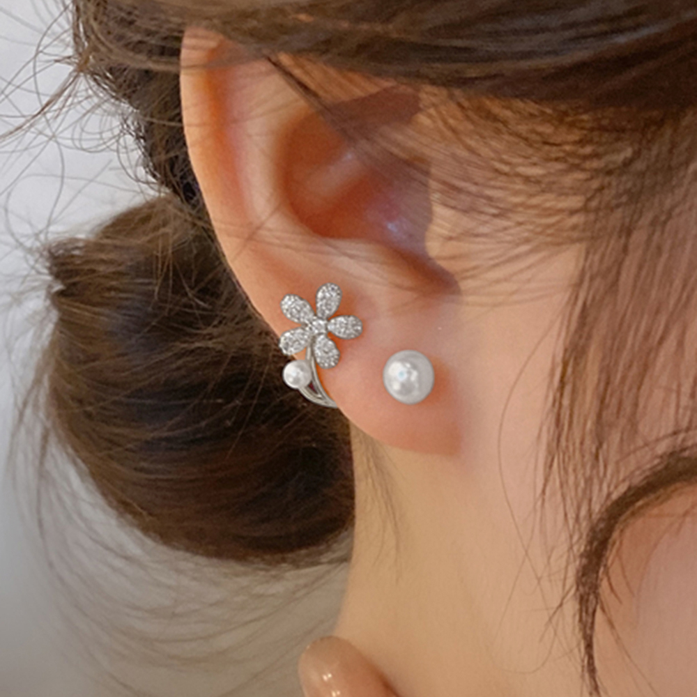 Sweet Flower Copper Zircon Ear Studs 1 Pair display picture 2