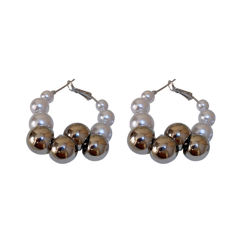 1 Paar Einfacher Stil Geometrisch Perle Legierung Ohrringe display picture 1