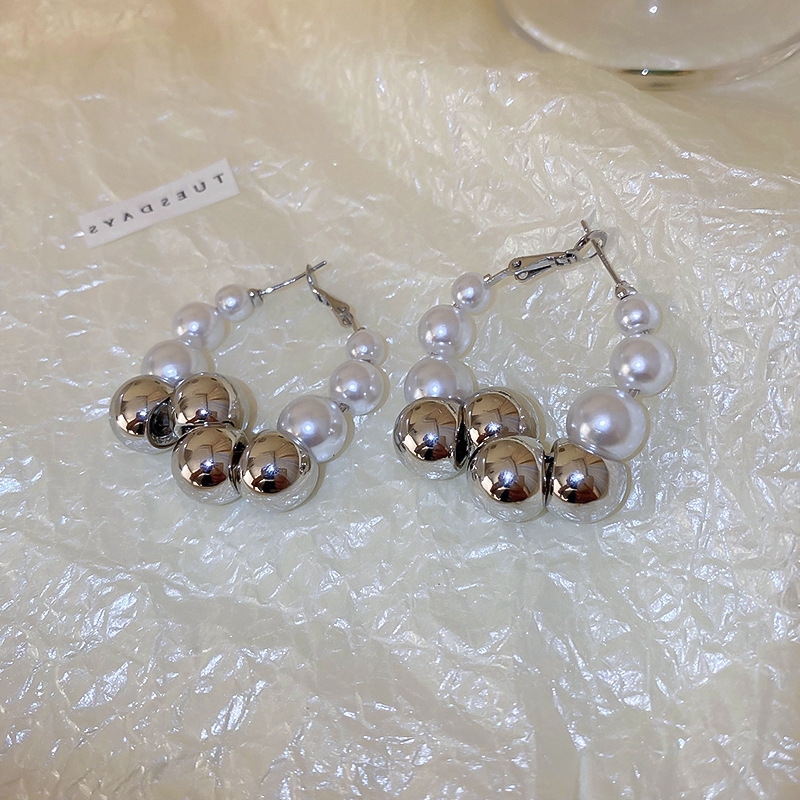 1 Pair Simple Style Geometric Pearl Alloy Earrings display picture 5