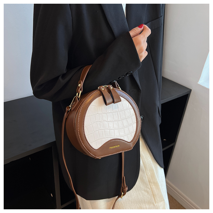 Fashion Solid Color Round Zipper Circle Bag display picture 1