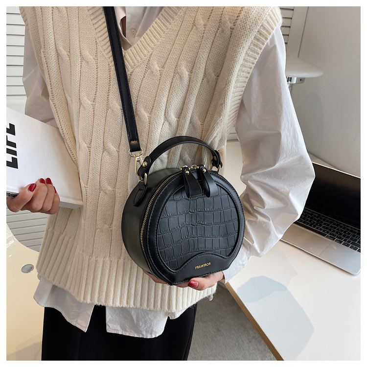 Fashion Solid Color Round Zipper Circle Bag display picture 5