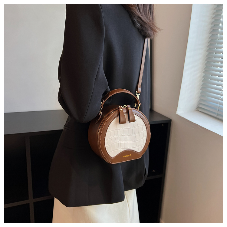 Fashion Solid Color Round Zipper Circle Bag display picture 4