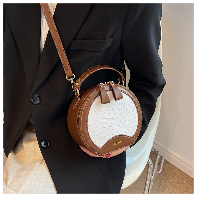 Fashion Solid Color Round Zipper Circle Bag display picture 8