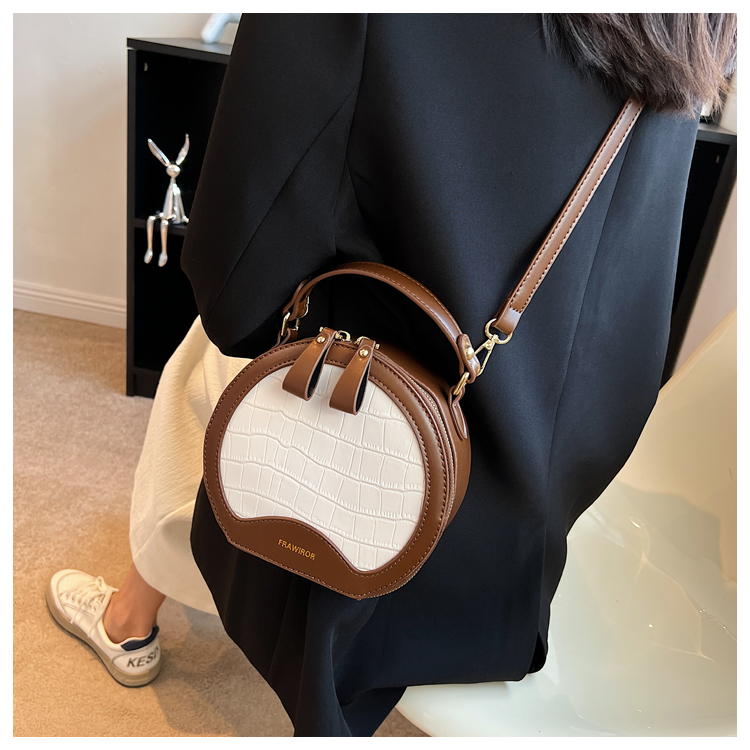 Fashion Solid Color Round Zipper Circle Bag display picture 7