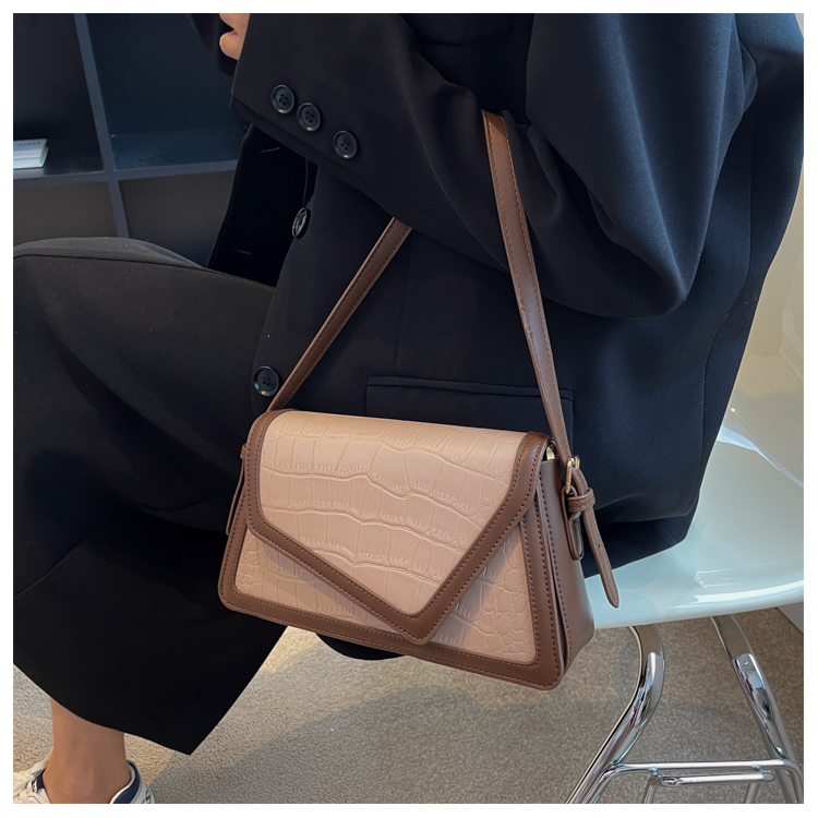 Fashion Solid Color Square Flip Cover Underarm Bag display picture 3