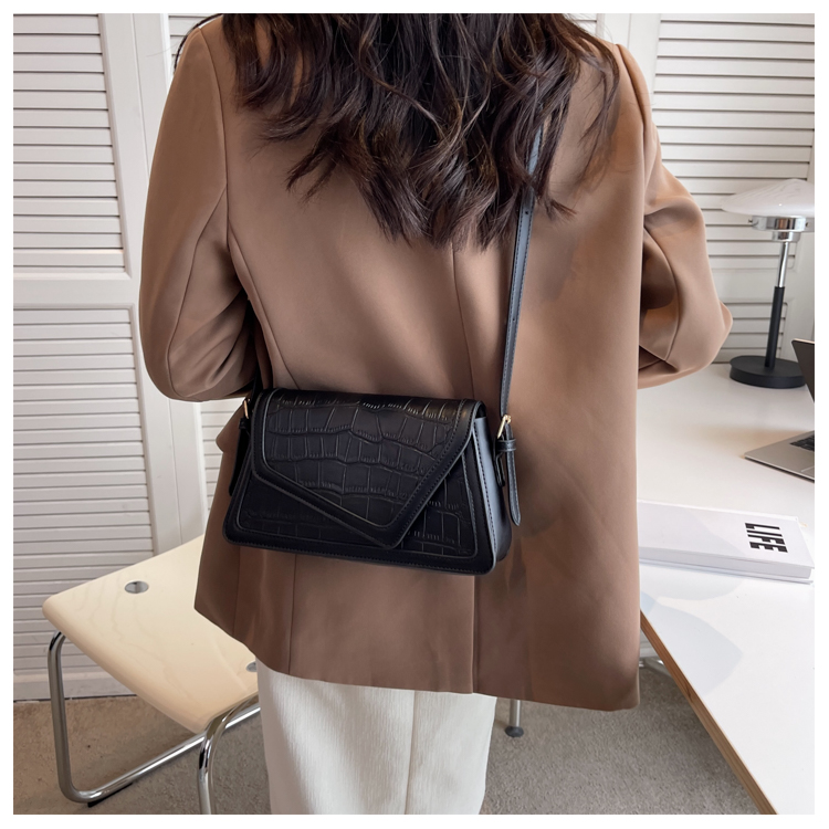 Fashion Solid Color Square Flip Cover Underarm Bag display picture 2