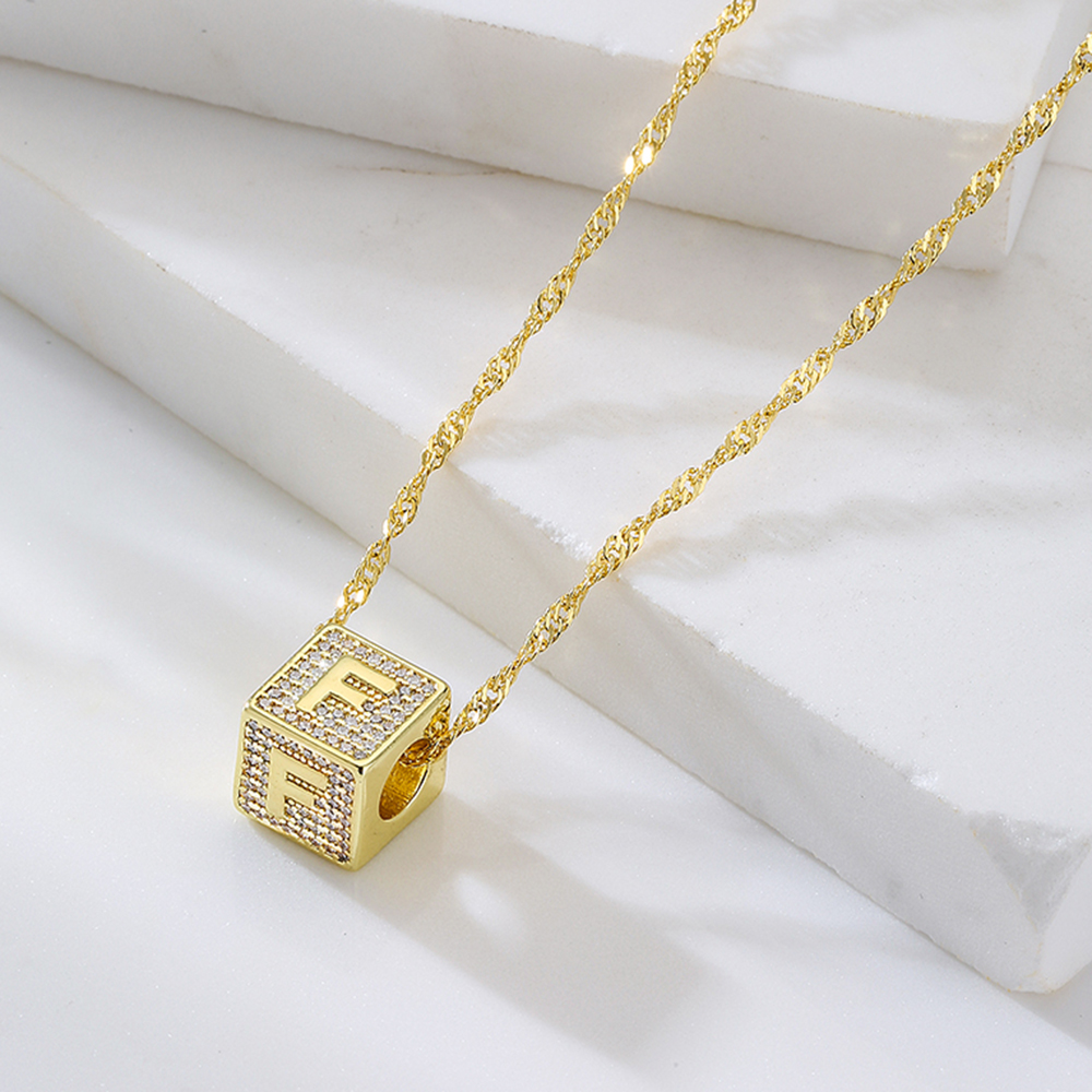 Fashion Letter Copper Pendant Necklace Gold Plated Zircon Copper Necklaces display picture 2