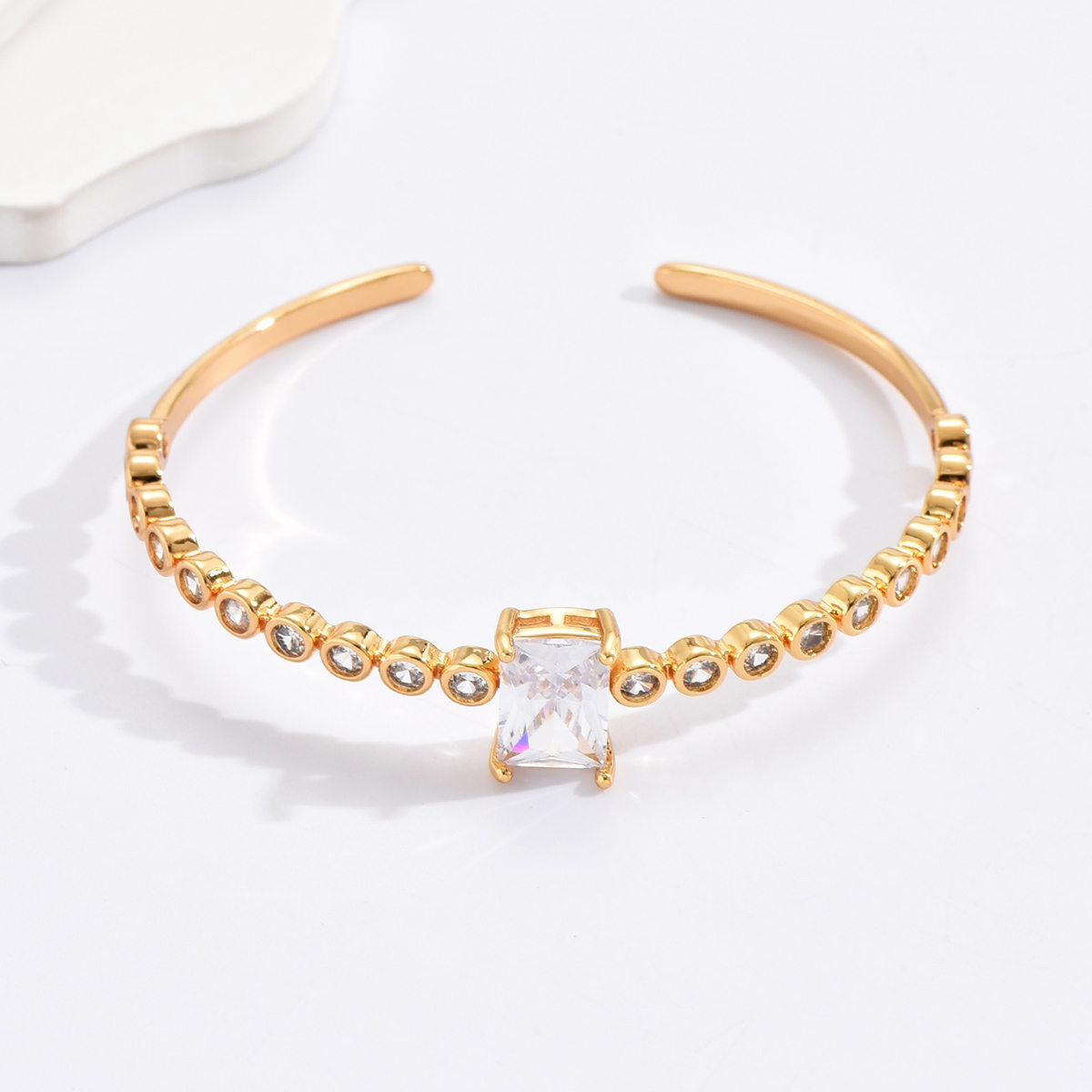 Fashion Water Droplets Flower Rectangle Copper Bangle Gold Plated Shell Zircon Copper Bracelets 1 Piece display picture 5