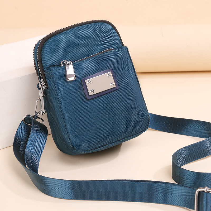 Women's Medium Oxford Cloth Solid Color Fashion Square Zipper Crossbody Bag display picture 2