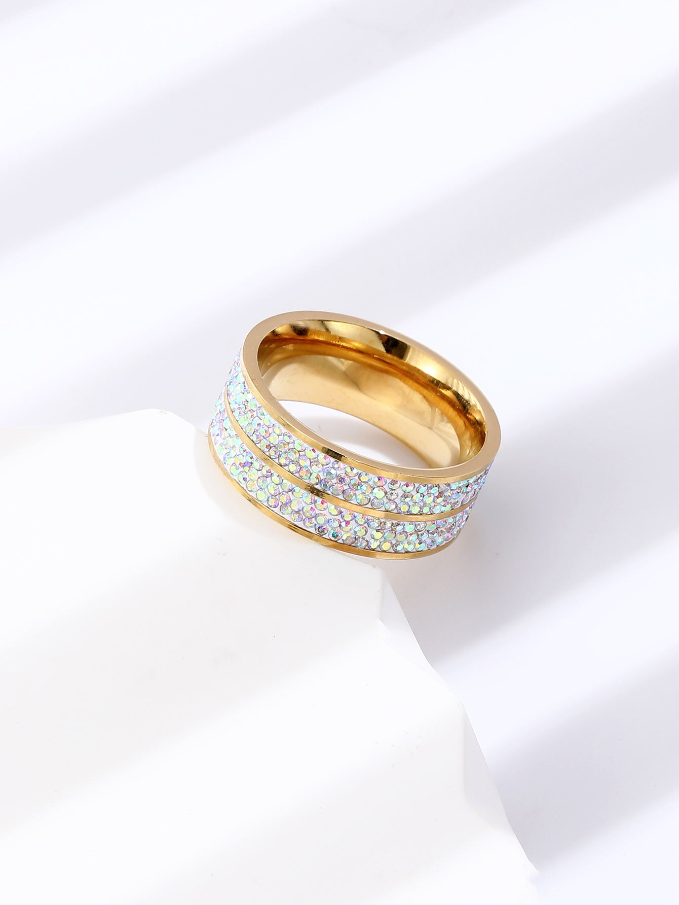 304 Stainless Steel 14K Gold Plated Fashion Inlay Circle Rhinestones Rings display picture 1