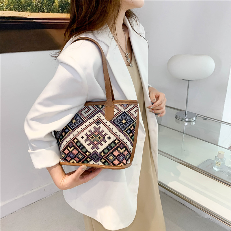 Ethnic Style Geometric Square Zipper Handbag display picture 4