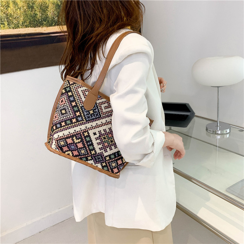Ethnic Style Geometric Square Zipper Handbag display picture 3