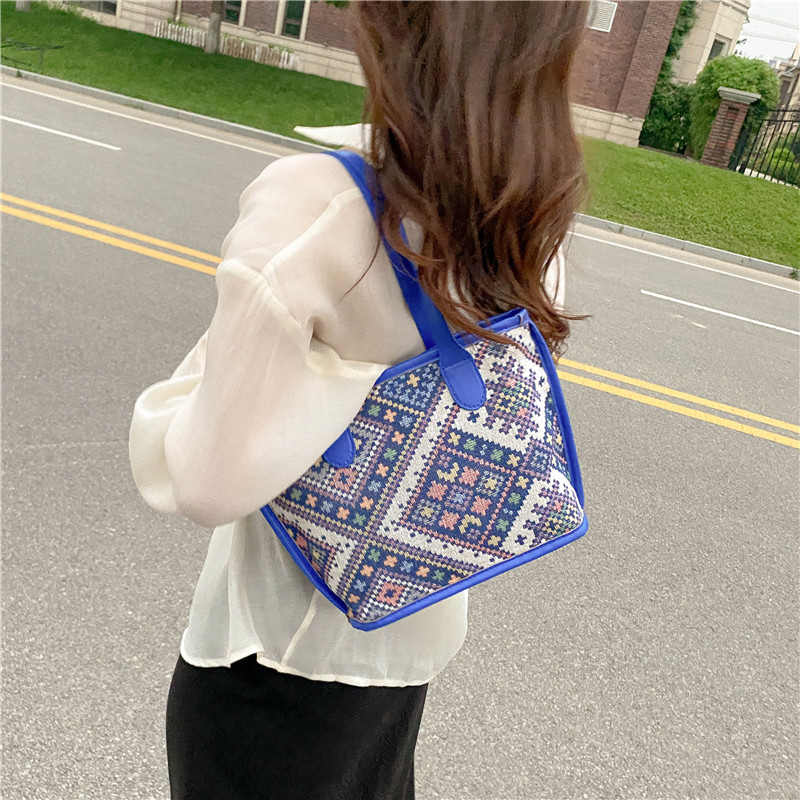 Ethnic Style Geometric Square Zipper Handbag display picture 10