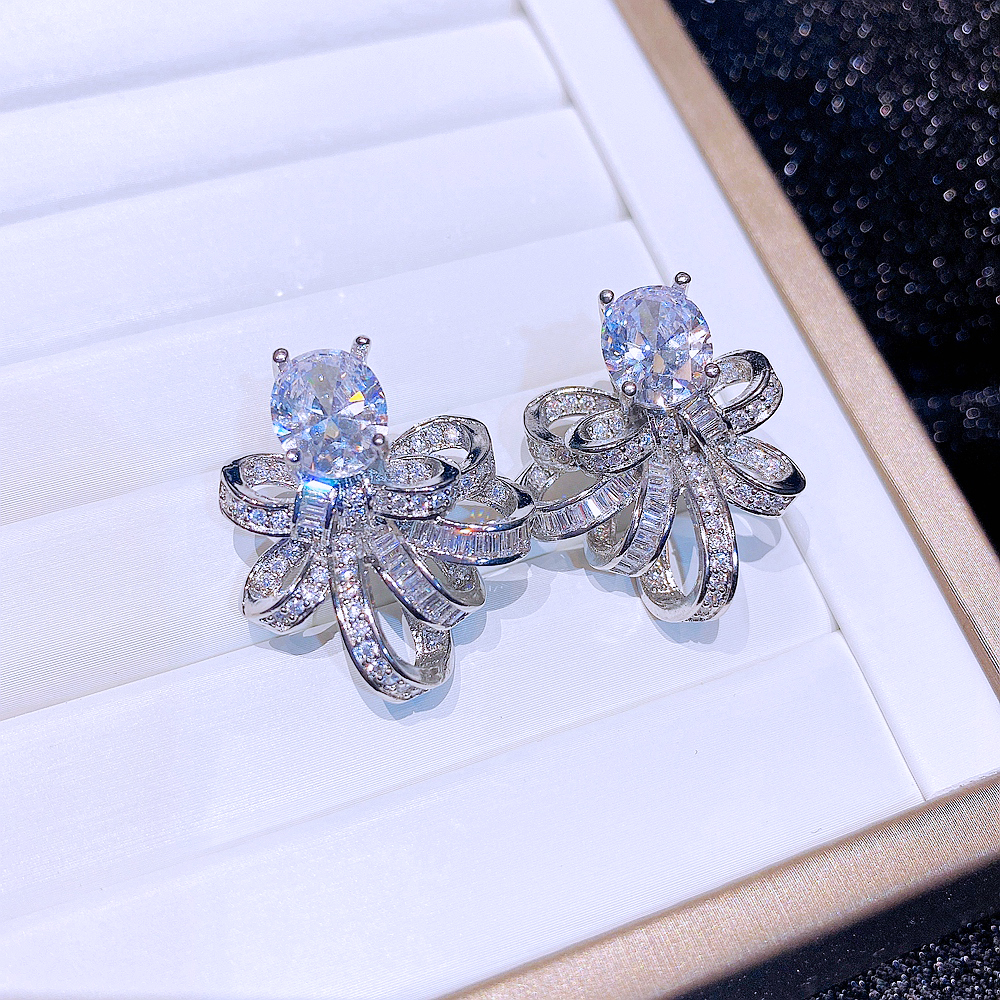 Fashion Bow Knot Copper Ear Studs Zircon Copper Earrings display picture 1