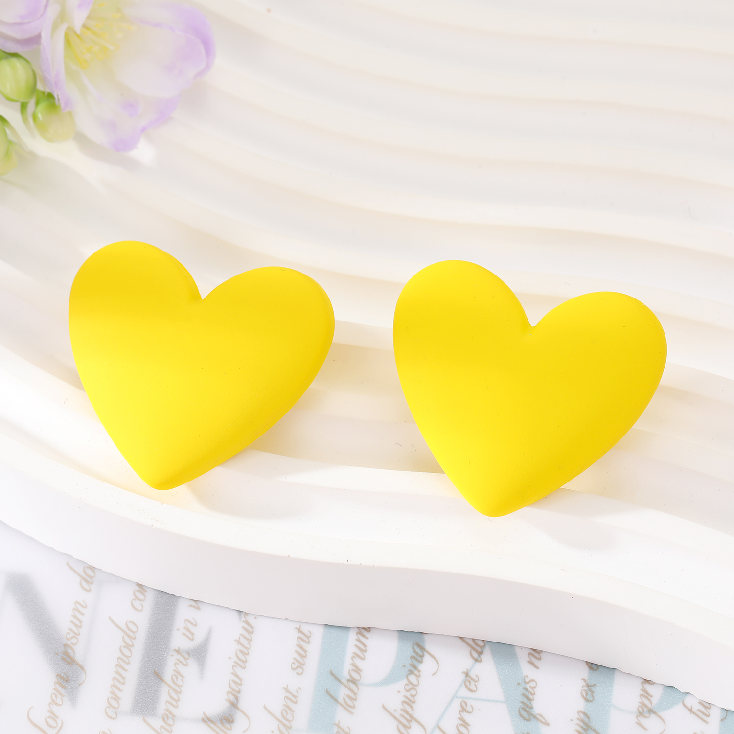 Simple Style Heart Shape Resin Ear Studs 1 Pair display picture 2