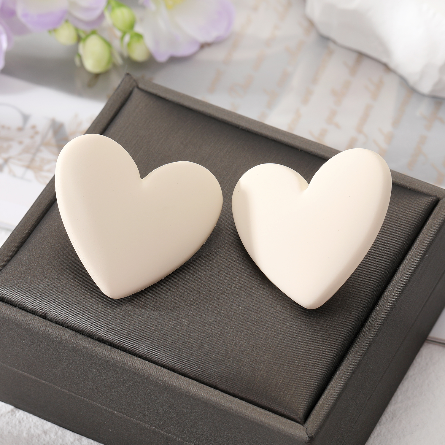 Simple Style Heart Shape Resin Ear Studs 1 Pair display picture 4