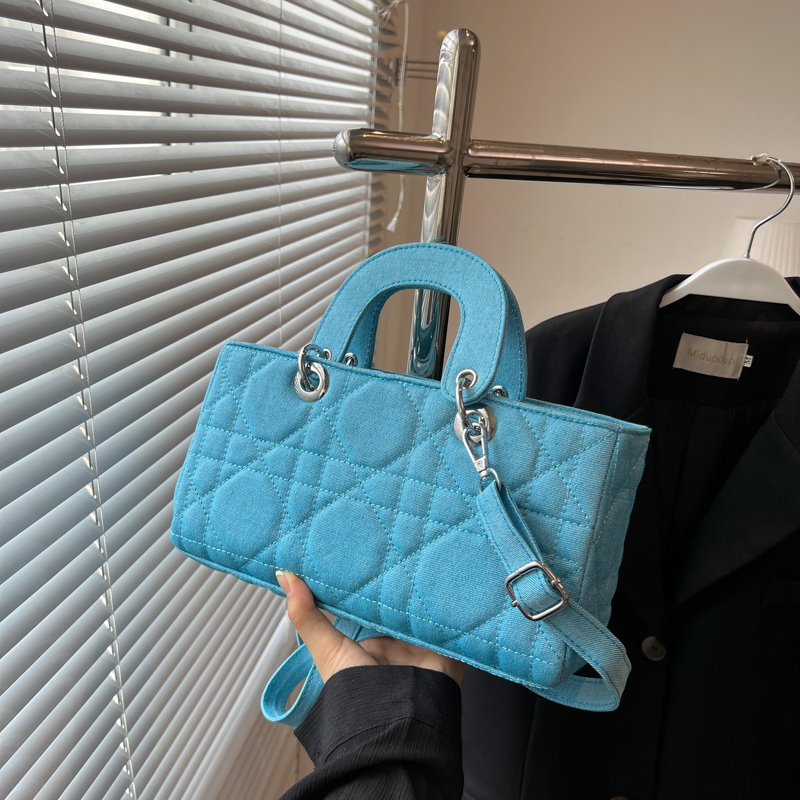 Women's Medium Denim Solid Color Fashion Square Zipper Crossbody Bag display picture 6
