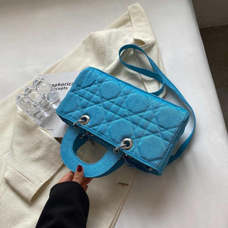 Women's Medium Denim Solid Color Fashion Square Zipper Crossbody Bag display picture 7