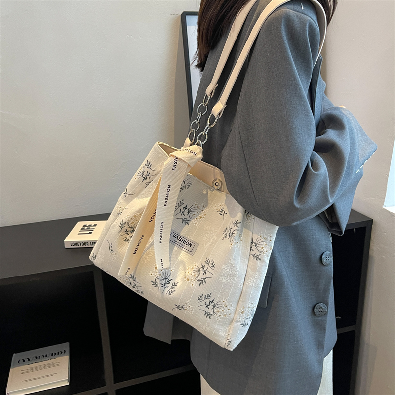 Women's Fashionable Minority All-match Printed Canvas Shoulder Bag Large Capacity Fashion Commuter Tote Bag 27cm * 31cm * 26.5cm display picture 3