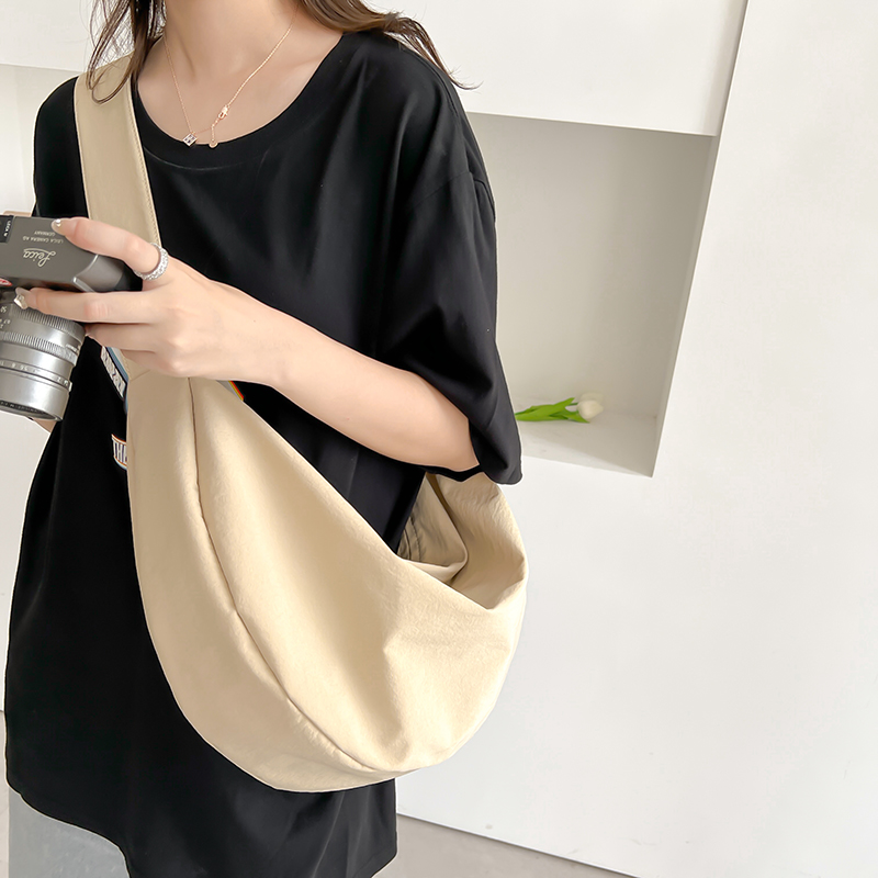 Women's Medium Nylon Solid Color Fashion Square Zipper Crossbody Bag display picture 9