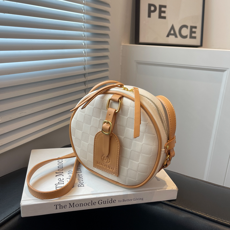 Women's Medium Pu Leather Lingge Fashion Round Zipper Crossbody Bag display picture 1