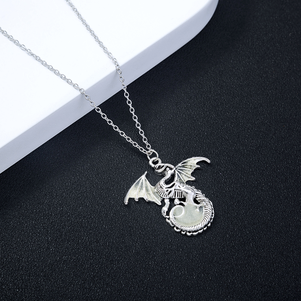 Vintage Style Heart Shape Wings Snake Alloy Luminous Resin Pendant Necklace 1 Piece display picture 26