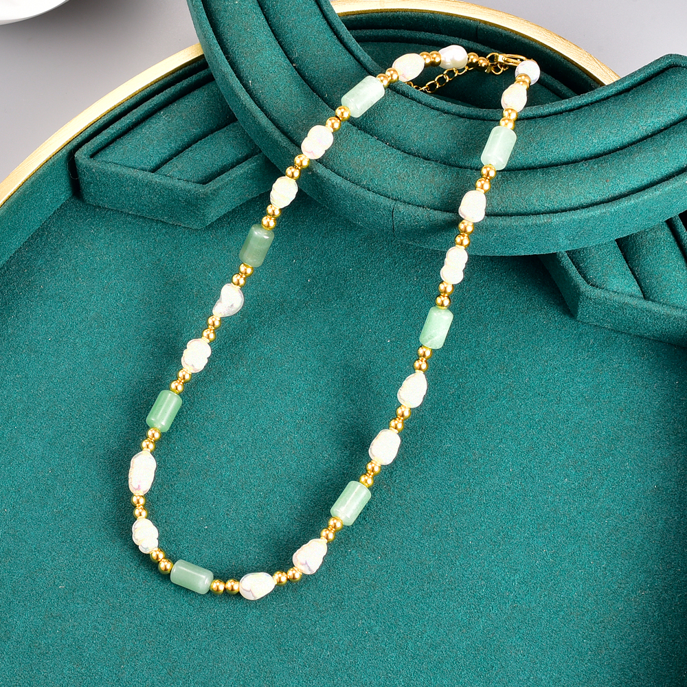 Simple Style Color Block Gem Titanium Steel Necklace Patchwork Plating Pearl Stainless Steel Necklaces display picture 5