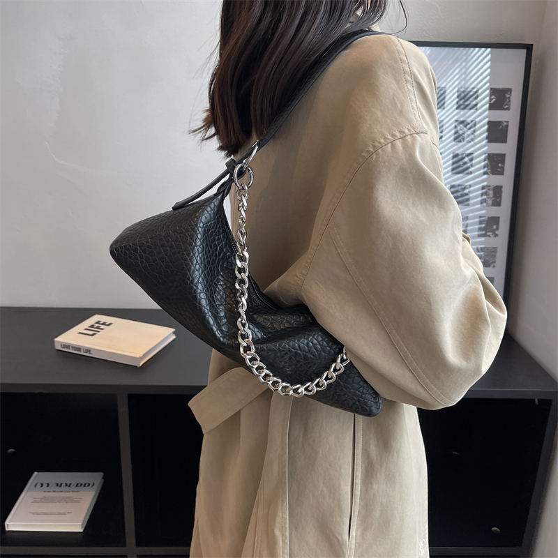 Women's Medium All Seasons Pu Leather Solid Color Fashion Chain Square Zipper Underarm Bag display picture 1