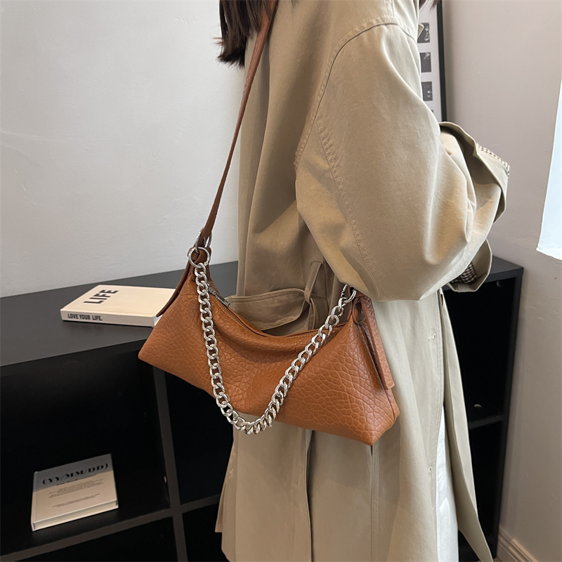 Women's Medium All Seasons Pu Leather Solid Color Fashion Chain Square Zipper Underarm Bag display picture 2
