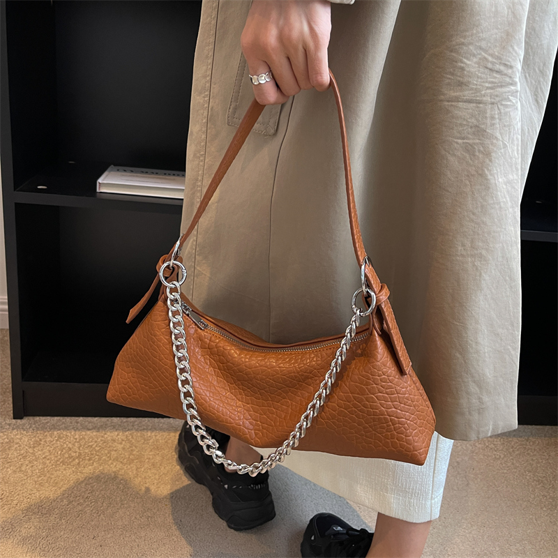 Women's Medium All Seasons Pu Leather Solid Color Fashion Chain Square Zipper Underarm Bag display picture 3