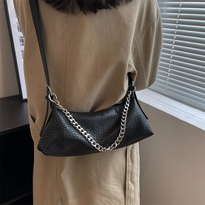 Women's Medium All Seasons Pu Leather Solid Color Fashion Chain Square Zipper Underarm Bag display picture 8