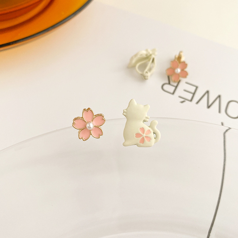 Cute Cat Flower Alloy Enamel Artificial Pearls Women's Ear Studs 1 Pair display picture 3