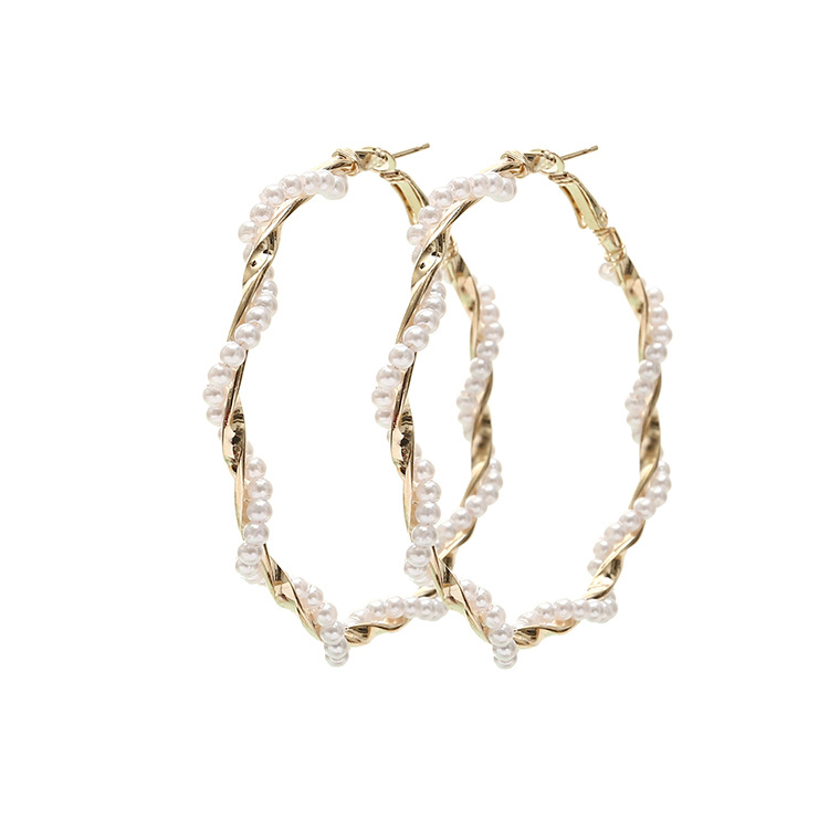 Exaggerated Round Alloy Pearl Women's Hoop Earrings display picture 1