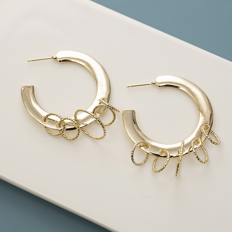 Fashion C Shape Metal Hoop Earrings display picture 3