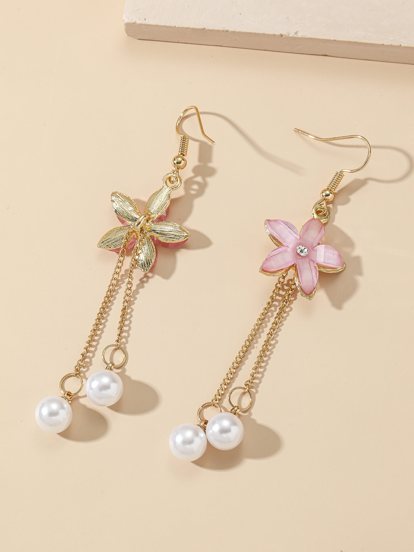Simple Style Flower Alloy Tassel Artificial Pearls Women's Drop Earrings 1 Pair display picture 1