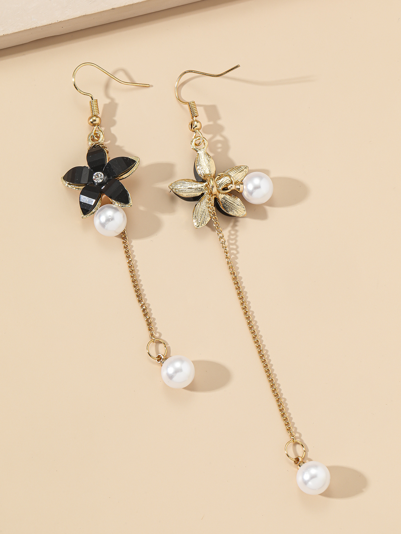 Simple Style Flower Alloy Tassel Artificial Pearls Women's Drop Earrings 1 Pair display picture 6