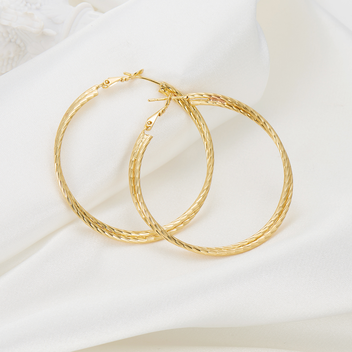 Fashion Circle Copper Gold Plated Hoop Earrings 1 Pair display picture 4