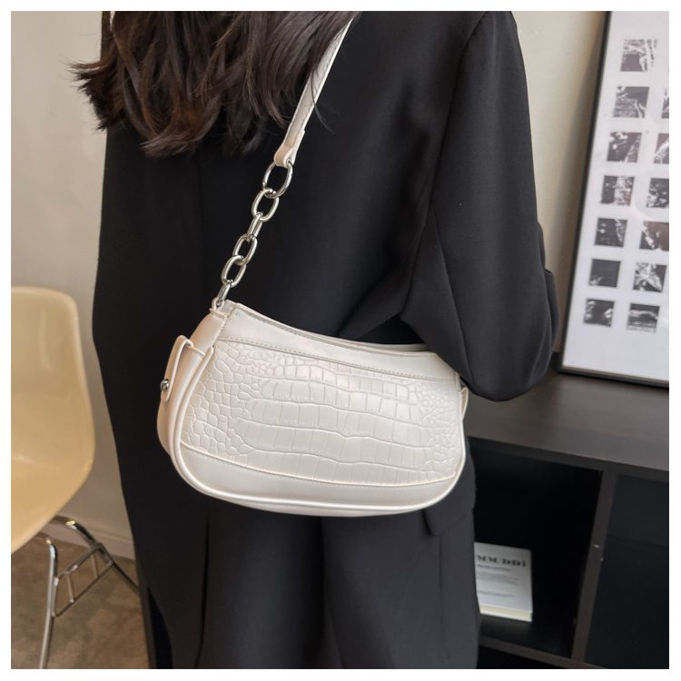Women's Pu Leather Crocodile Fashion Quilted Square Zipper Baguette Bag display picture 4