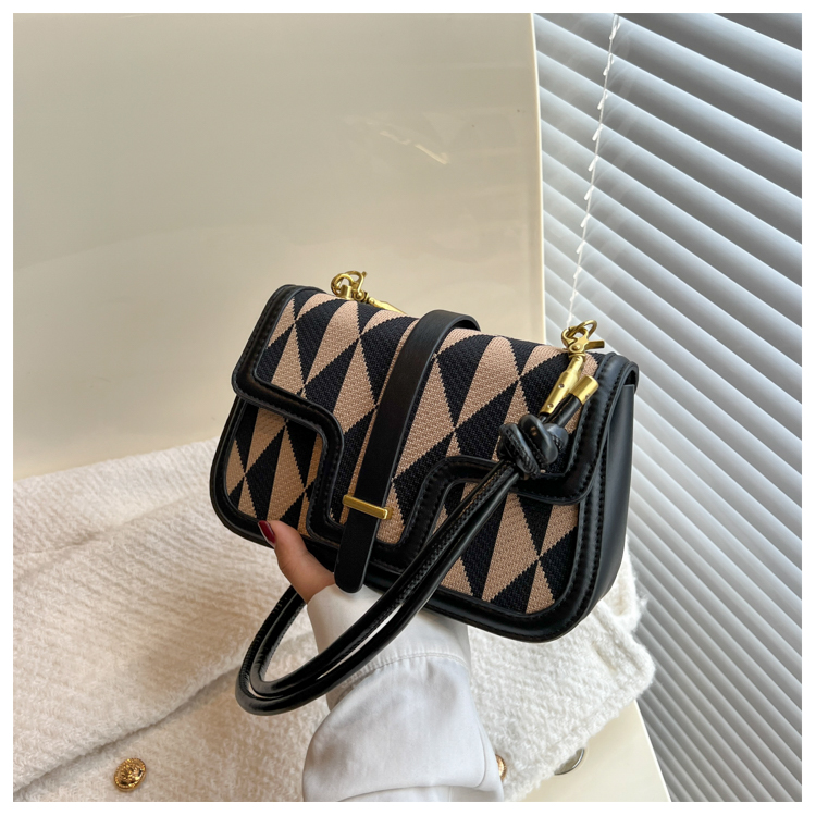 Women's Pu Leather Geometric Fashion Quilted Square Zipper Magnetic Buckle Crossbody Bag display picture 15