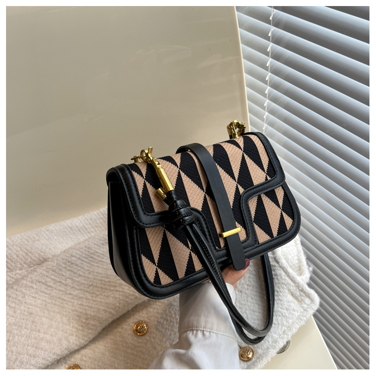 Women's Pu Leather Geometric Fashion Quilted Square Zipper Magnetic Buckle Crossbody Bag display picture 16