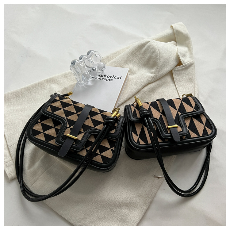 Women's Pu Leather Geometric Fashion Quilted Square Zipper Magnetic Buckle Crossbody Bag display picture 17