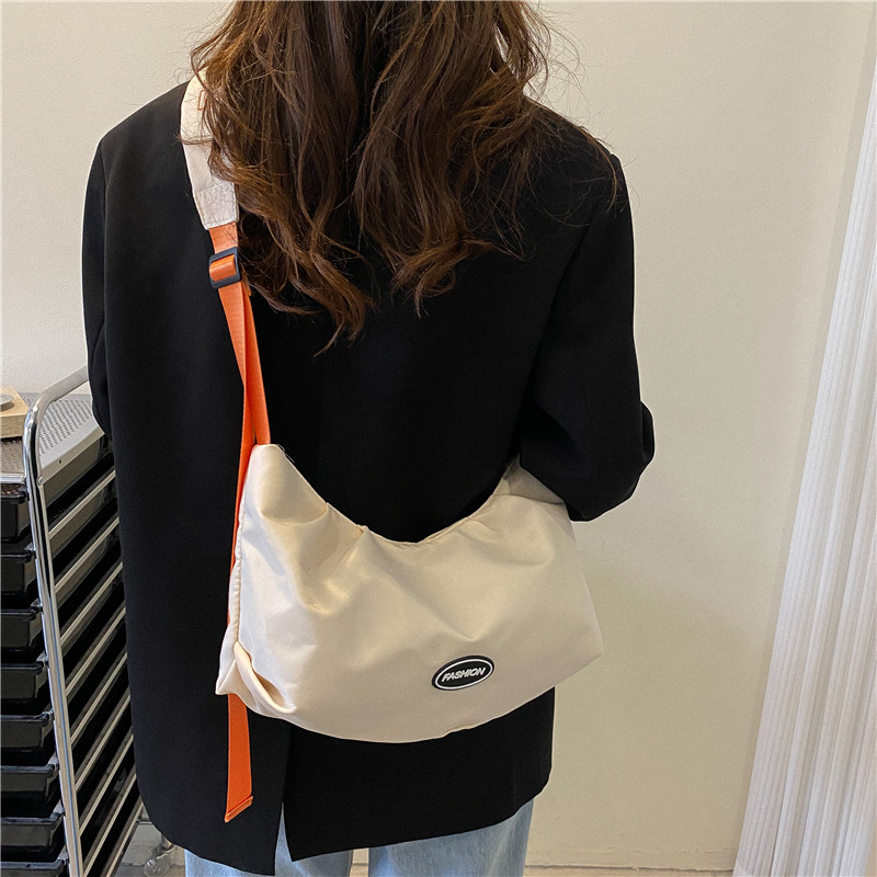 Women's Oxford Cloth Solid Color Fashion Square Zipper Baguette Bag display picture 1