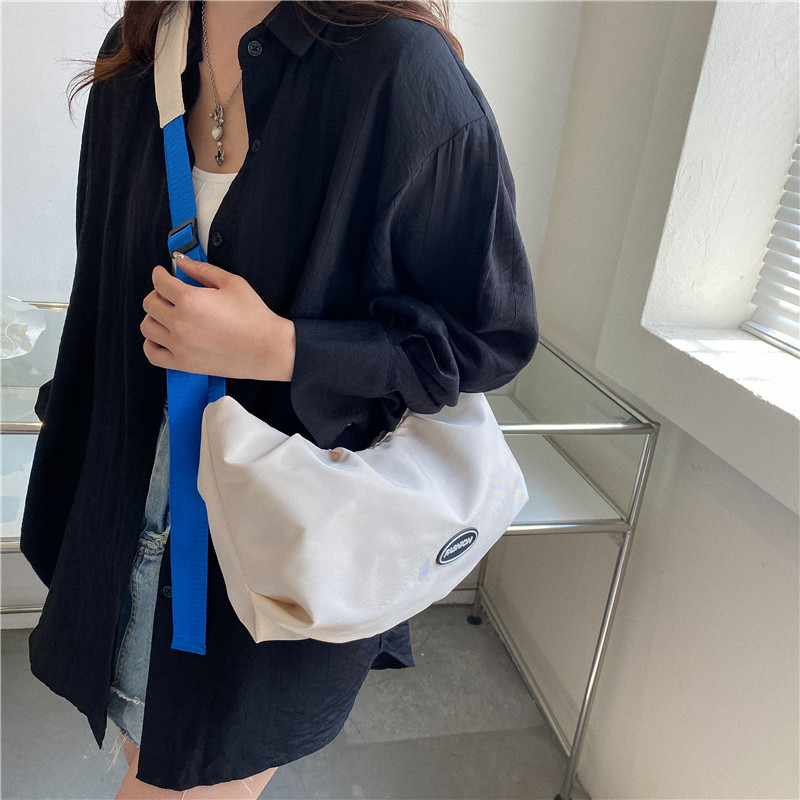 Women's Oxford Cloth Solid Color Fashion Square Zipper Baguette Bag display picture 4