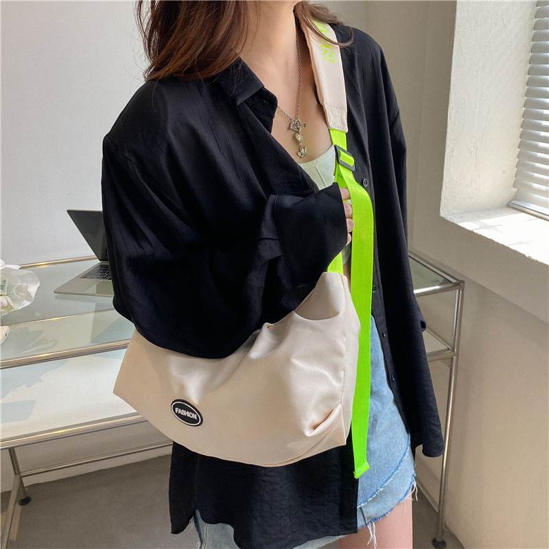Women's Oxford Cloth Solid Color Fashion Square Zipper Baguette Bag display picture 5